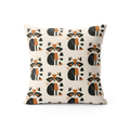 Cojín Estampado Mapache Sentado en Estilo Minimalista – Decoración Infantil Natural con Toques del Bosque