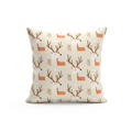 Cojín Estampado Ciervo Minimalista en Fondo Beige – Decoración Infantil Boscosa con Toques de Encanto